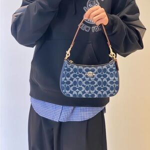 Coach Teri Shoulder Bag In Signature Denim